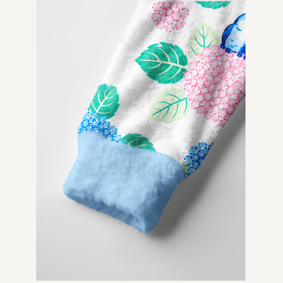 Cardigan lavorato a maglia con ortensie e uccellini blu da giardino