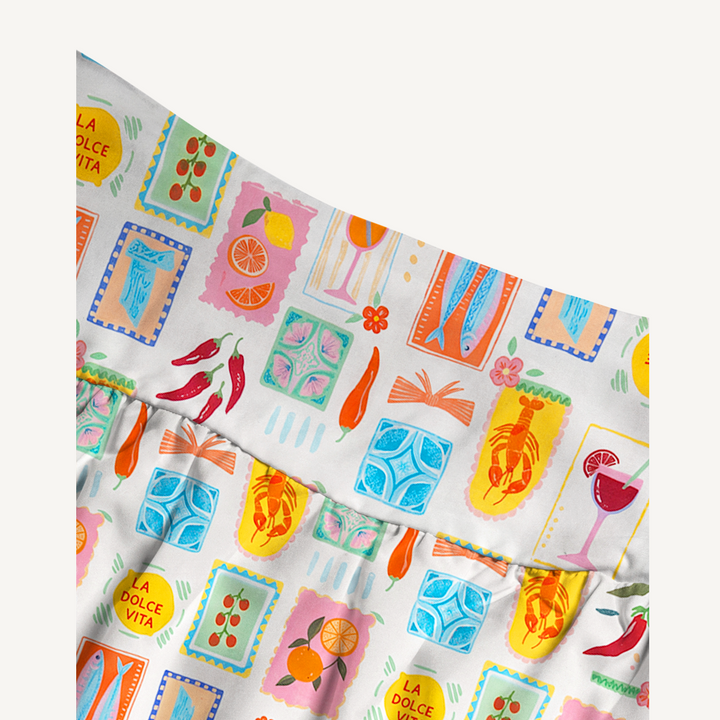 Gonna lunga con stampa tropicale e abito senza spalline