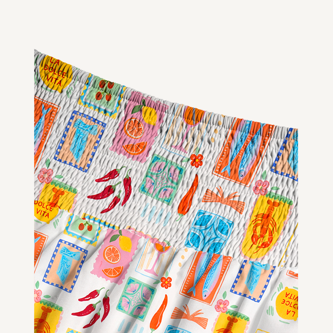 Gonna lunga con stampa tropicale e abito senza spalline