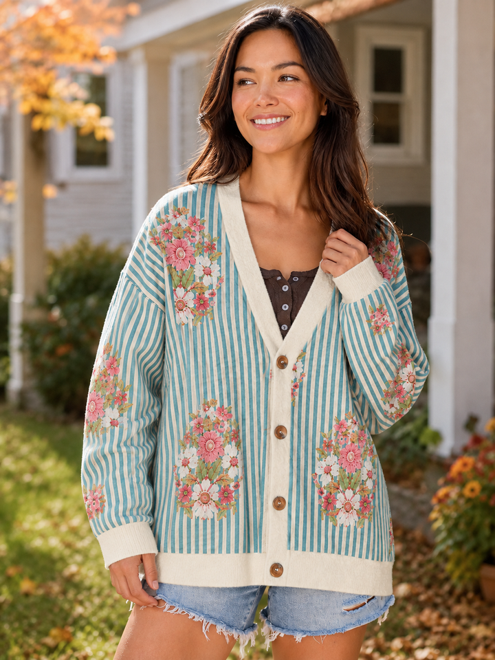 Cardigan lavorato a maglia con bottoni e motivo a righe floreali in stile cottage