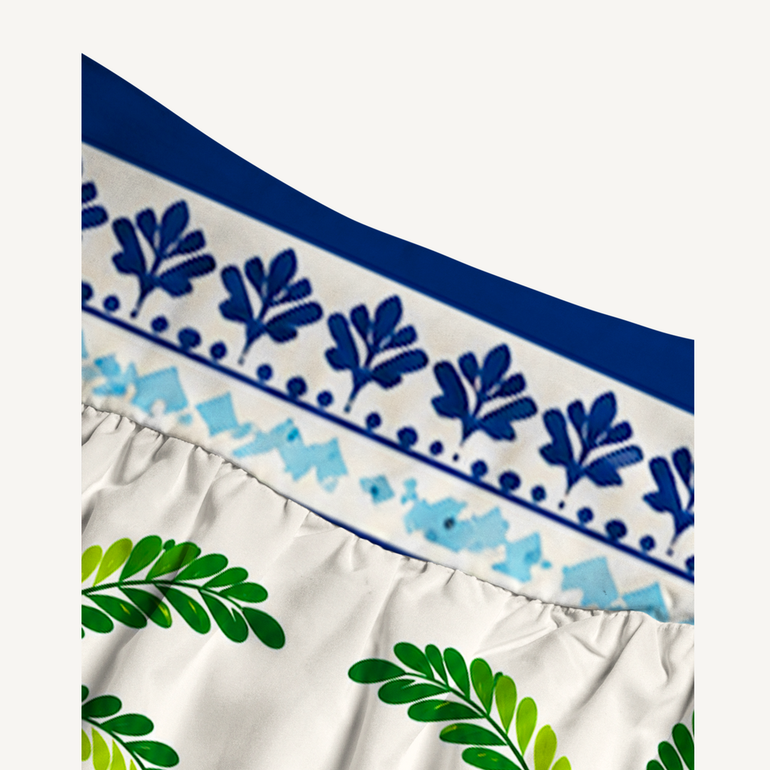 Gonna lunga e abito senza spalline dai vivaci motivi tropicali