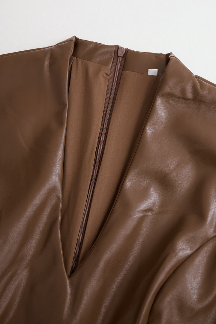 Abito aderente da donna nero con scollo a V e maniche lunghe