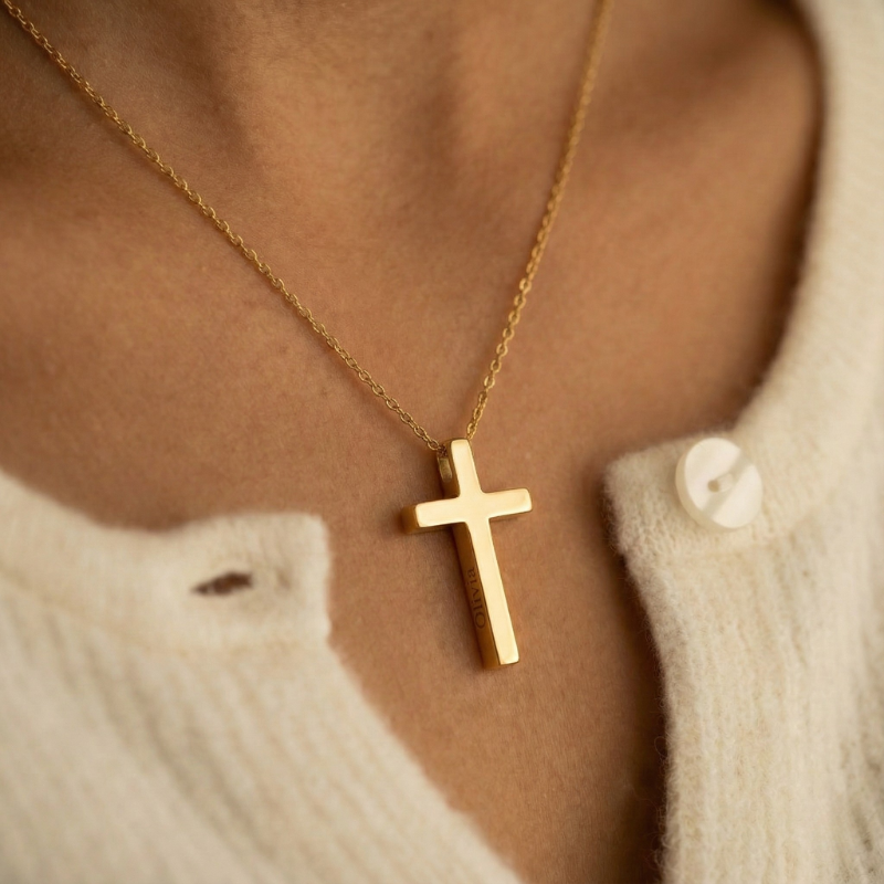 Éternelle™ - Collana con pendente a croce incisa su misura