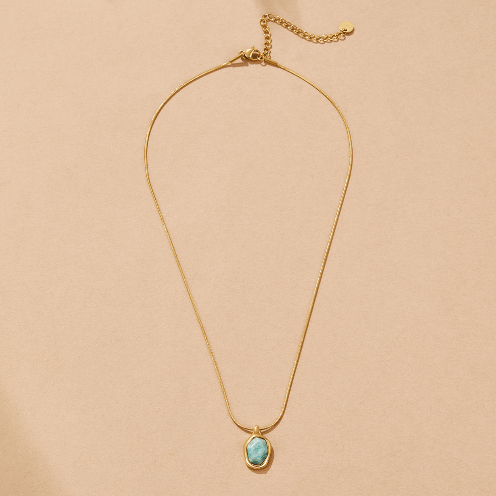 Collana con pendente in acquamarina dorata