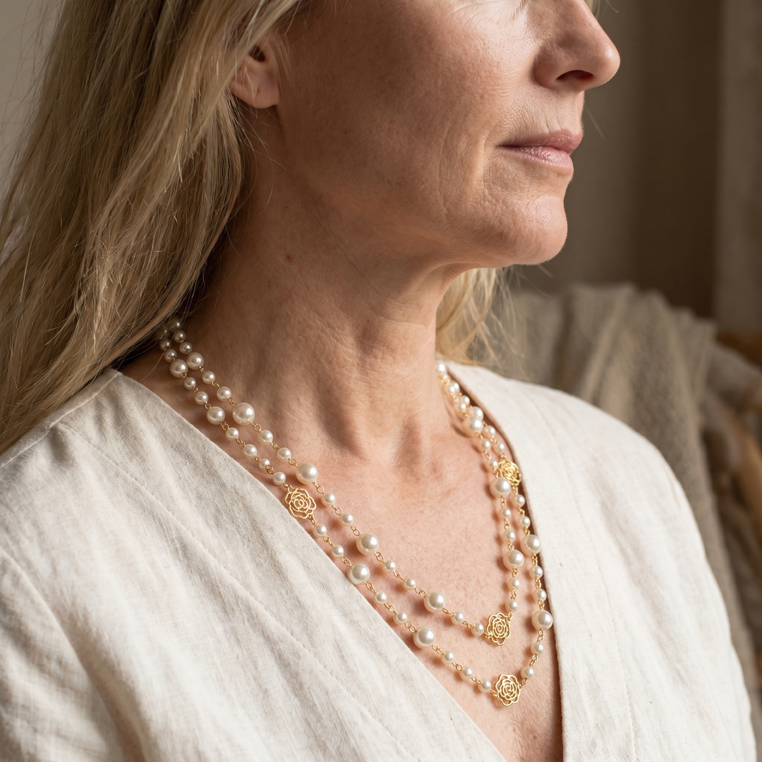 Collana Elegante con Perle Dorate