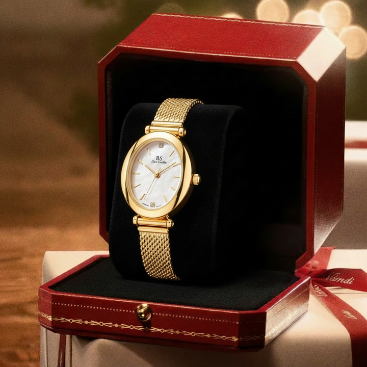 Relógio dourado com bracelete em malha na caixa Váradi